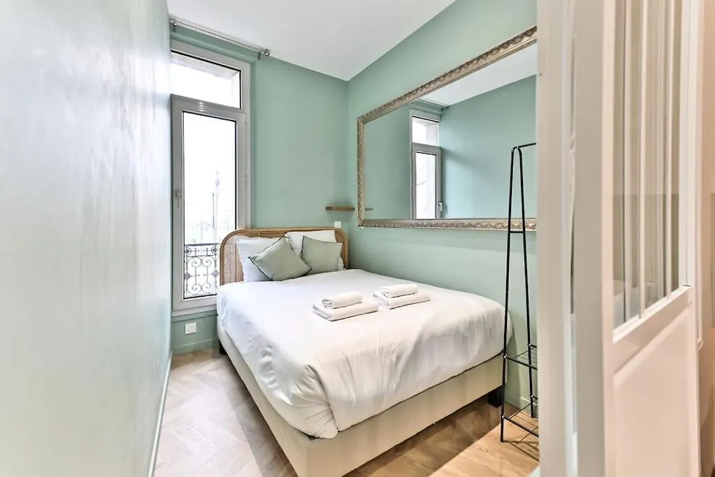 Appartement Proche Parc Monceau - III Paris 0*,  France