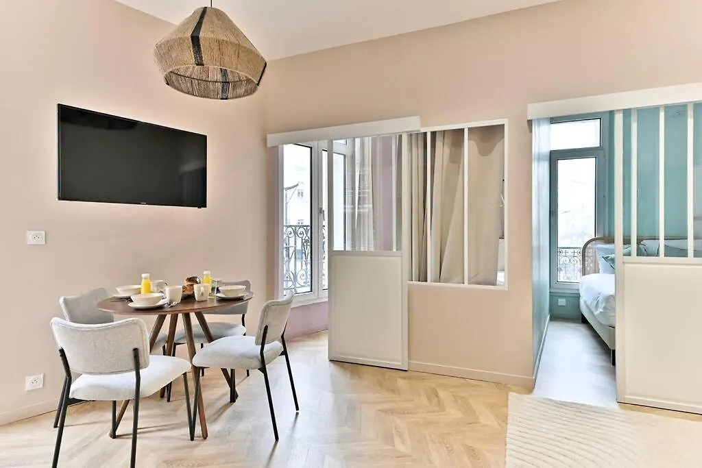 Appartement Proche Parc Monceau - III Paris 0*,  France
