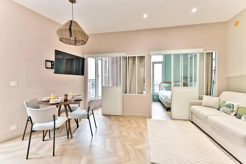 Appartement Proche Parc Monceau - III Paris 0*,