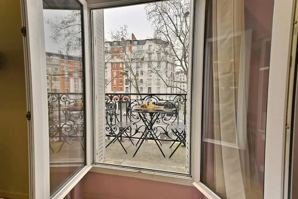 Appartement Proche Parc Monceau - III Paris Apartment